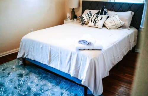 South Euclid House | Red à CLE: 3BR, Pets & Kids are Welcome