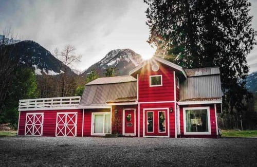 Squamish House | Red Barn.