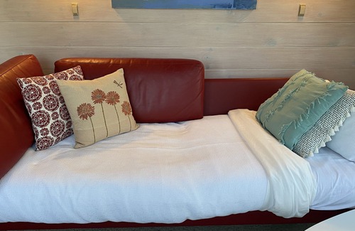 Red Beach House | Red Beach seaviews, close to beach. Pet friendly.