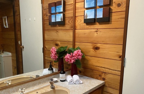 Red Beach House | Red Beach seaviews, close to beach. Pet friendly.