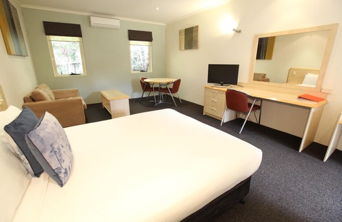 Woombye Hotel | Red Bridge Motor Inn