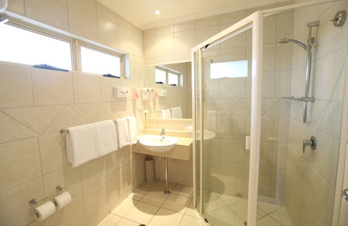 Woombye Hotel | Red Bridge Motor Inn