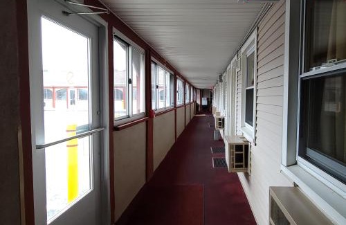 West Springfield Hotel | Red Carpet Inn West Springfield