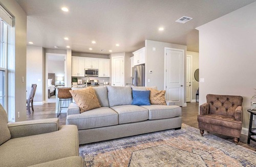 Washington House | Red Cliff Views & Community Perks: Utah Townhome