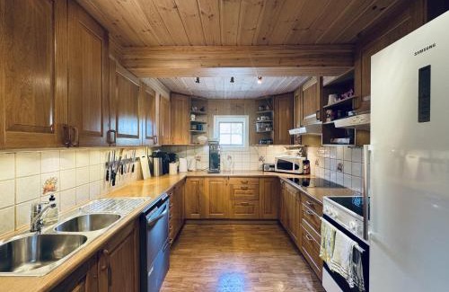 Kamben House | Red Cross Cabin, Spacious mountain lodge