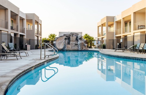 St. George House | Red Desert Loft Resort 37| Pickleball Courts, Foosball, Resort Pool with Waterslide & Jacuzzi!