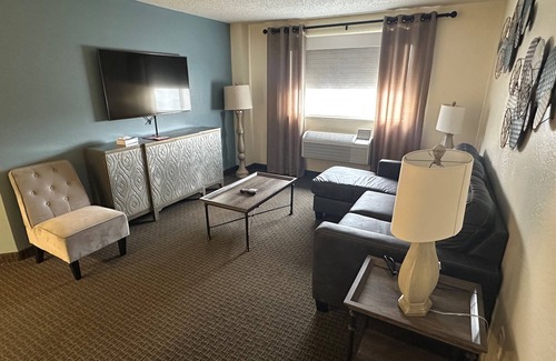 Tusayan Hotel | Red Feather Lodge