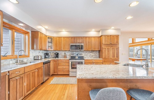 Waterfront Greens House | Red Fox | Pet Friendly, Lakefront, Community Golf!