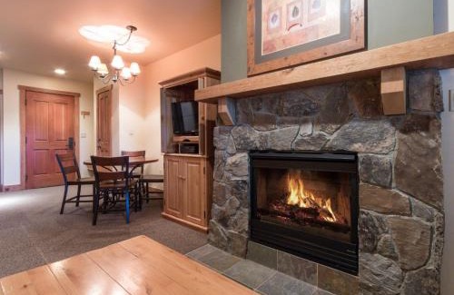 River Run Hotel | Red Hawk Lodge 2200