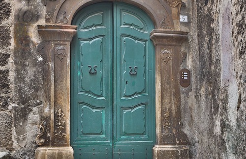 Scanno Apartment | Red Home.