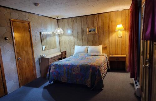 Catskill Hotel | Red Ranch Inn