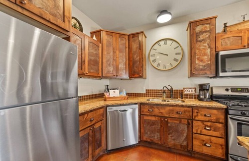 Moab South Valley Apartment | Red Rock Oasis I Large Patio I Pool & Hot Tub I Views
