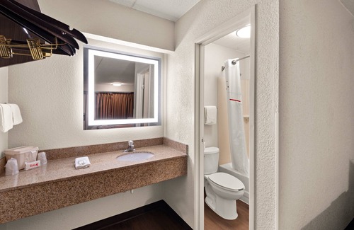 Johnson City Hotel | Red Roof Inn Binghamton - Johnson City