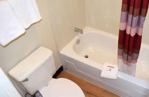 Bowmansville Hotel | Red Roof Inn Buffalo - Niagara Airport
