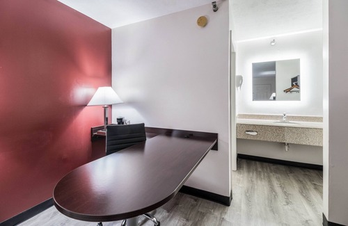 Cadiz Hotel | Red Roof Inn Cadiz