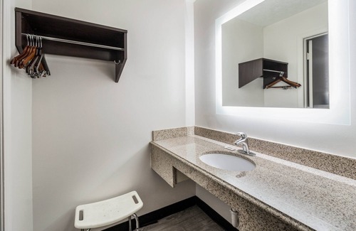Cadiz Hotel | Red Roof Inn Cadiz