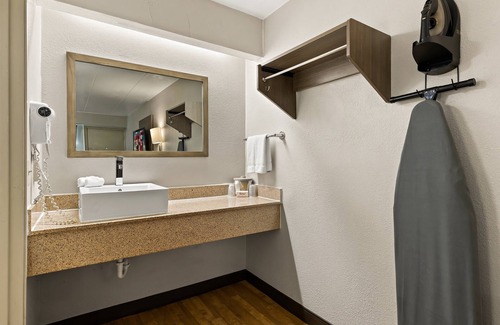 Independence Hotel | Red Roof Inn Cleveland - Independence