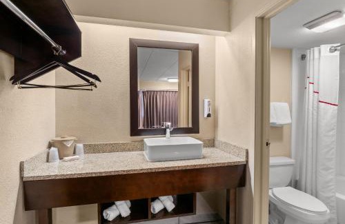 Lansing Hotel | Red Roof Inn Lansing East - MSU