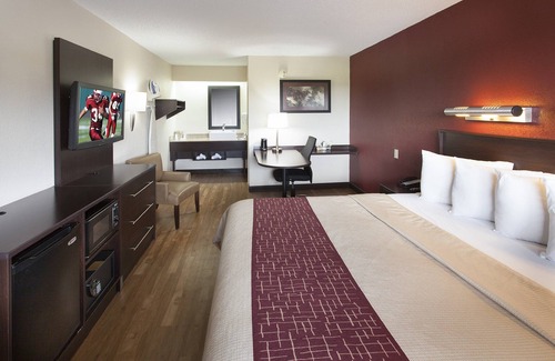 Essington Hotel | Red Roof Inn PLUS+ Philadelphia Airport