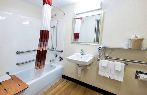 Barton Hotel | Red Roof Inn St Clairsville - Wheeling West