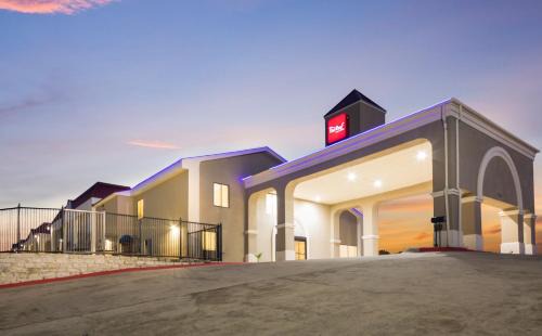 Manor Hotel | Red Roof Inn & Suites Austin East - Manor