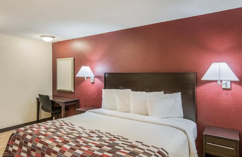 Florida Panhandle Hotel | Red Roof Inn & Suites Pensacola East - Milton