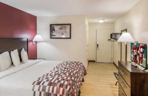 Florida Panhandle Hotel | Red Roof Inn & Suites Pensacola East - Milton