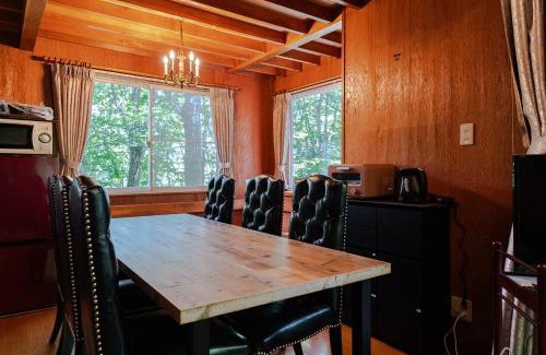 Yumoto House | -Red Tree- レッドツリー レトロかわいい森に囲まれた静かな別荘