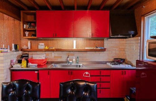 Yumoto House | -Red Tree- レッドツリー レトロかわいい森に囲まれた静かな別荘