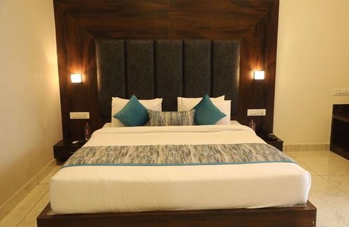 Chikalwas Resort | Red Tullip MD Valley Resort and Spa