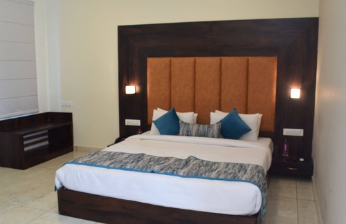 Chikalwas Resort | Red Tullip MD Valley Resort and Spa