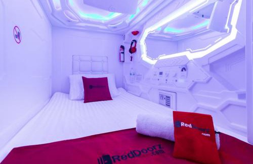 Medan Hostel | RedDoorz Hostel @ Capsule Inn Medan