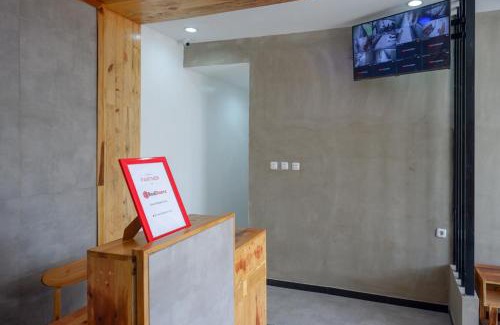 Klaten Hotel | RedDoorz @ Klaten City