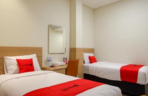 Semarang Hotel | RedDoorz near Exit Tol Banyumanik 2