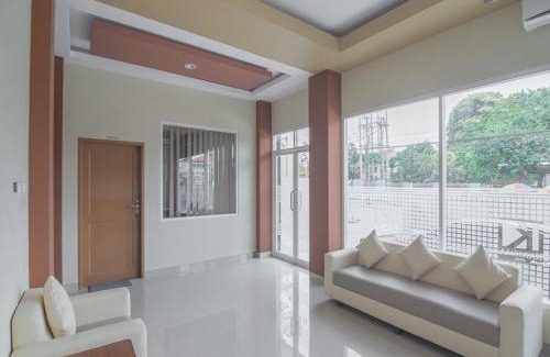 Samarinda Hotel | RedDoorz near Islamic Center Samarinda