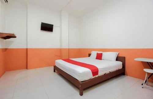 Manado City Centre Hotel | RedDoorz Near Jalan Jendral Sudirman