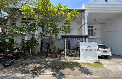 Manado City Centre Hotel | RedDoorz near Kantor Walikota Manado