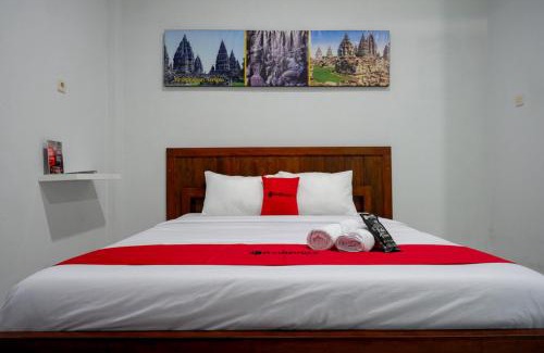 Berbah Hotel | RedDoorz near Padang Golf Adisucipto