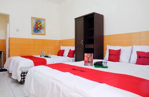 Kopeng Hotel | RedDoorz near STAB Syailendra Kopeng