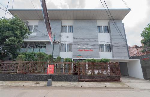 West Cirebon Hotel | RedDoorz Plus @ Cirebon City Center