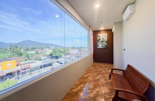 Padang Hotel | RedDoorz Plus Syariah at Lotus Residence