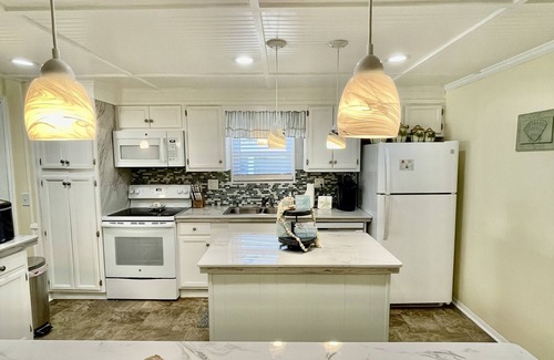 Garden City House | Redecorated 3 Bed ,2 Bath ,Sofa bed Outdoor shower Come relax at our beach house