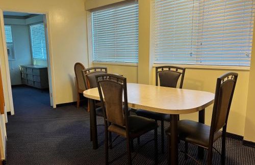 Port Alberni Hotel | Redford Motel
