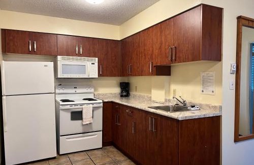 Port Alberni Hotel | Redford Motel