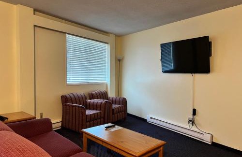 Port Alberni Hotel | Redford Motel