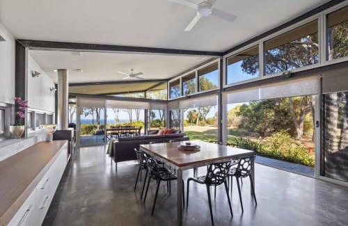 Redgate House | Redgate Beach House with Private Tennis Court