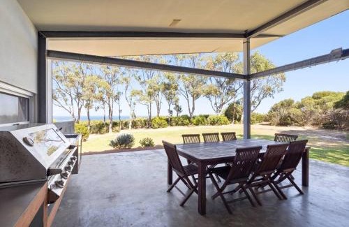 Redgate House | Redgate Beach House with Private Tennis Court