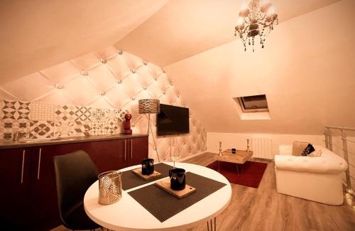 Douchy-les-Mines Hotel | Redroom Loveroom Chambre Spa privative Insolite Thème 50 nuances de grey