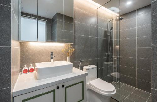 Hai Ba Trung Apartment | REDSUN Building with POOL