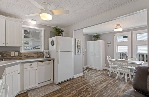 Bonnet Shores House | Reduced Price, Inviting outdoor spaces, A/C Walk to Kelly Beach